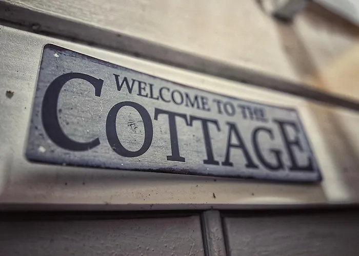 Adorable French Cottage Style - 1 Bedroom.