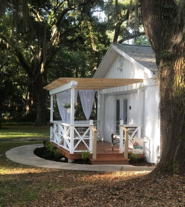 Adorable French Style - 1 Bedroom. Holiday home